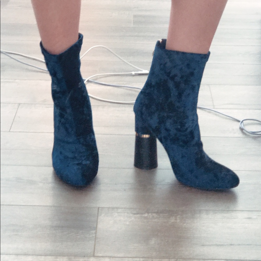 BLUE VELVET BOOTIES